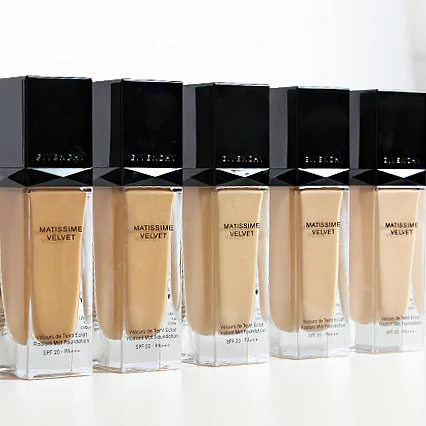 Givenchy Matissime Velvet Radiant Mattifying Fluid Foundation 09 - Image 3